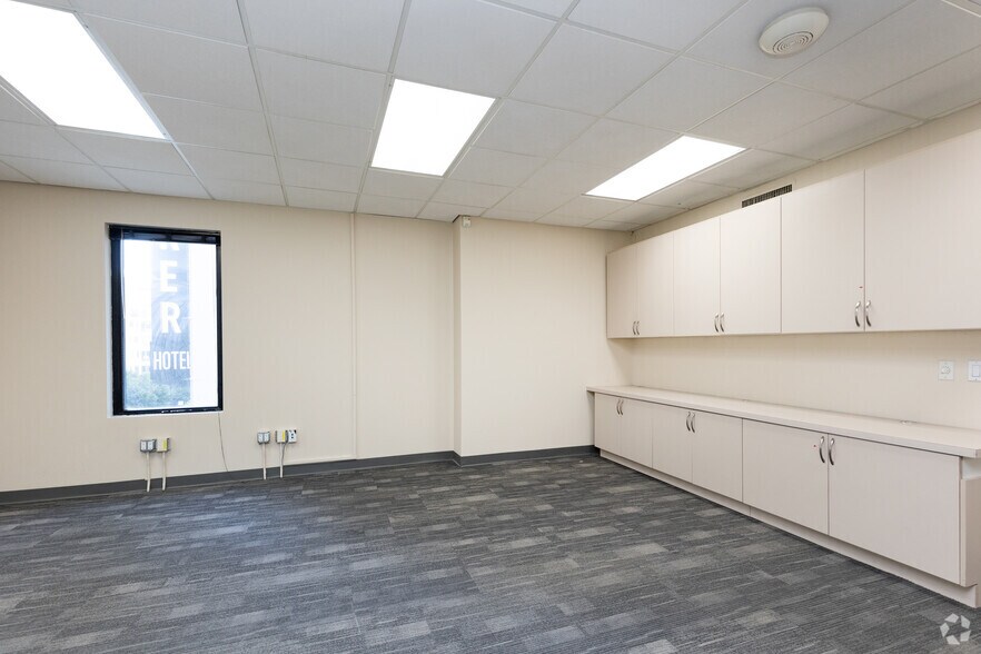 More Photos Of 801 S Flower St, Los Angeles Unknown For Lease
