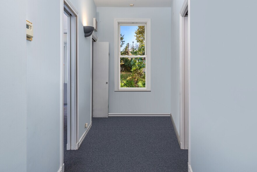 More Photos Of 5918 69th Ave, Ridgewood Office Residential For Lease