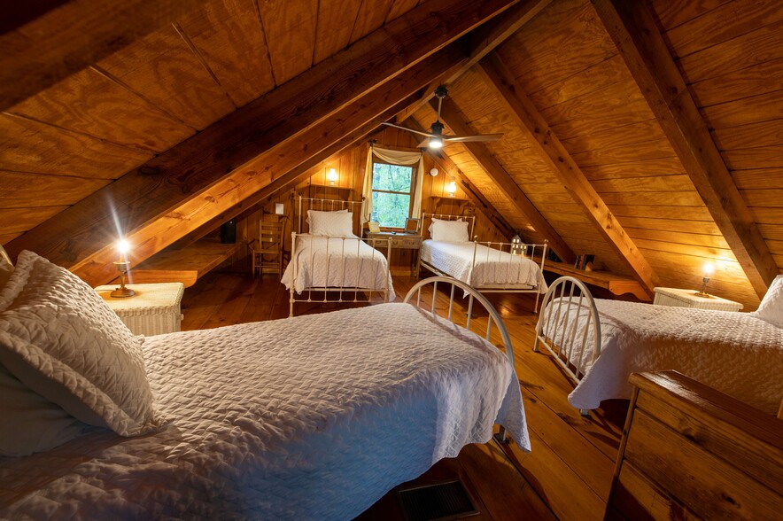 More Photos Of 867 Welcome Valley Rd, Benton Hotel For Sale