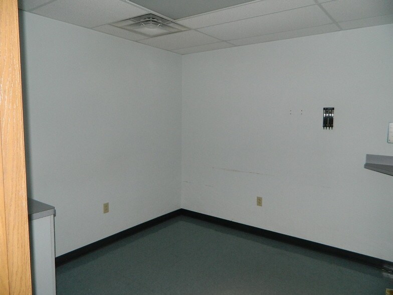 More Photos Of 941 Menoher Blvd, Johnstown Office For Sale