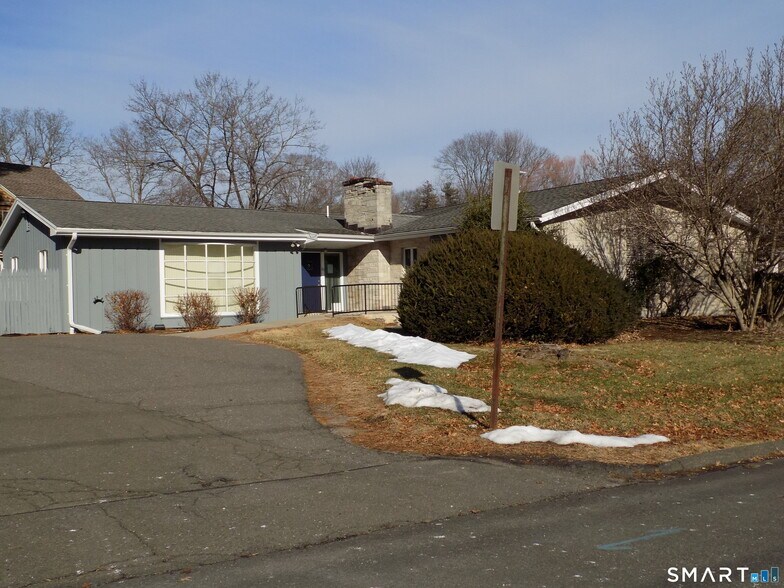 More Photos Of 85 Beleden Gardens Dr, Bristol Medical For Sale