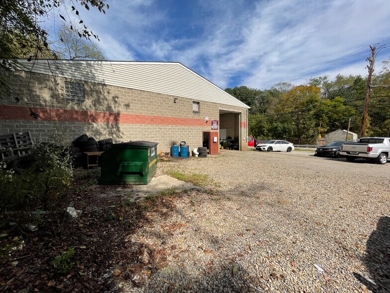More Photos Of 630 Long Rd, Pittsburgh Showroom For Sale
