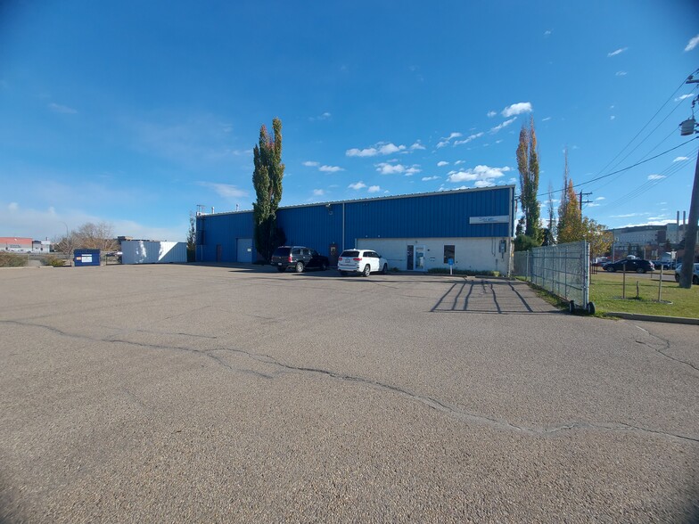 Primary Photo Of 5424 45 St, Red Deer Light Distribution For Sale