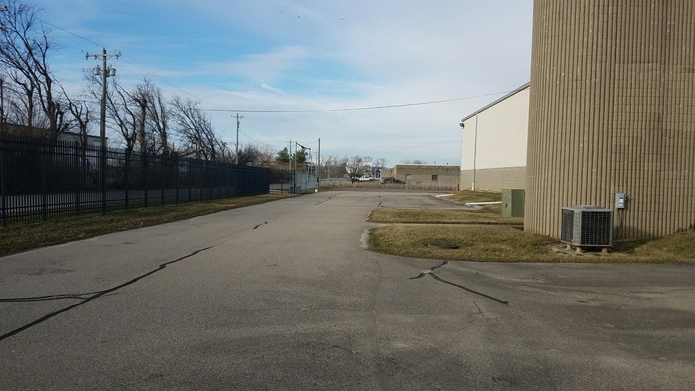 More Photos Of 2786 E Crescentville Rd, West Chester Warehouse For Lease
