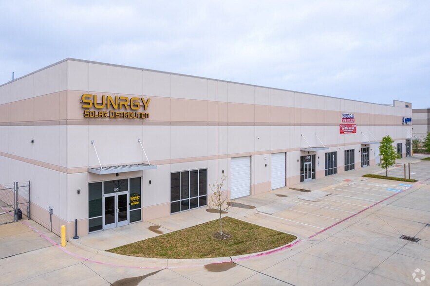 More Photos Of 10869 Shady Trail, Dallas Industrial For Lease