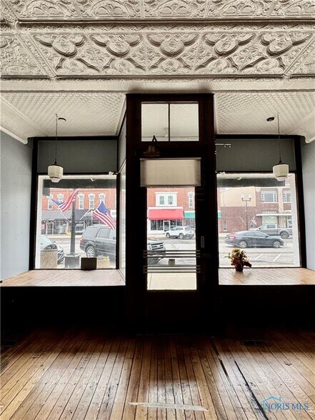 More Photos Of 123 N Michigan Ave, Edgerton Storefront Retail Office For Sale