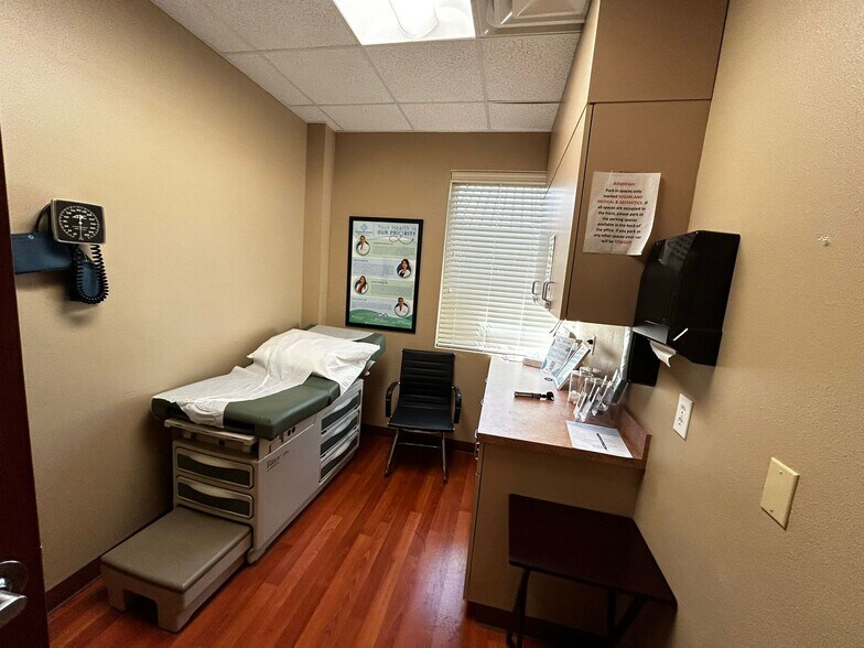 More Photos Of 3519 Town Center Blvd, Sugar Land Medical For Lease