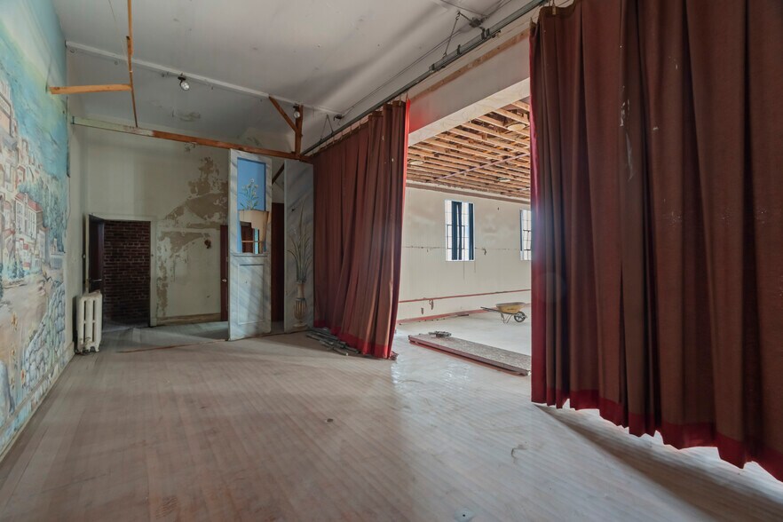 More Photos Of 54 Washington St, Middletown Office For Sale