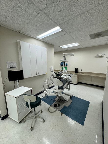 More Photos Of 2140 S Cobb Dr, Smyrna Office For Lease