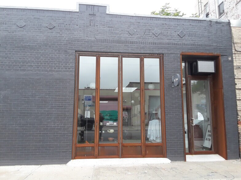 More Photos Of 39 Norman Ave, Brooklyn Showroom For Lease