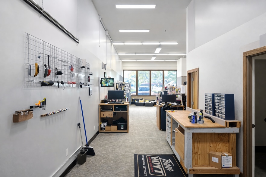 More Photos Of 6300 NE St James Rd, Vancouver Flex For Lease