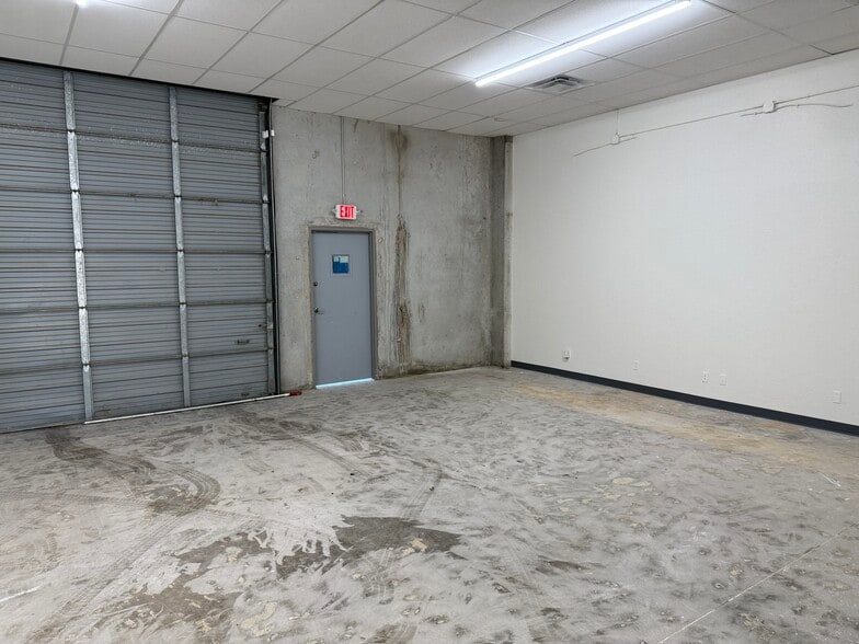 More Photos Of 2110 Whitehorse Trl, Austin Unknown For Lease