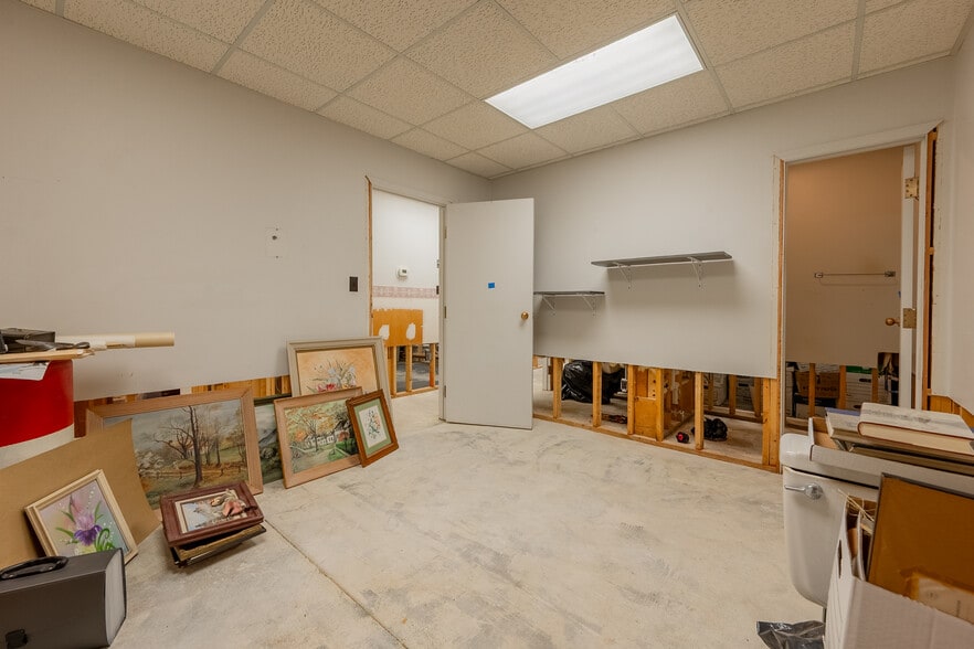 More Photos Of 65 E Main St, Pulaski Coworking Space