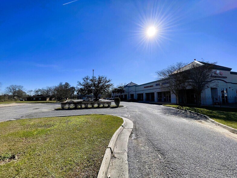 More Photos Of 5810 Main St, Zachary Unknown For Lease