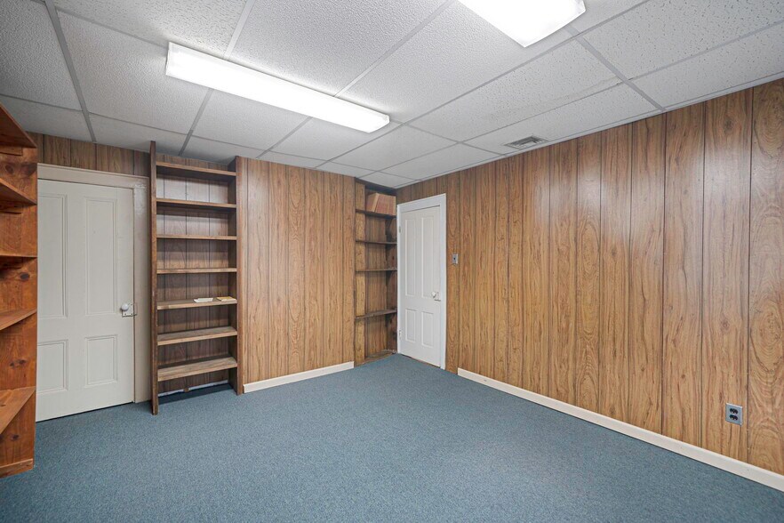 More Photos Of 147 N Ocean Ave, Patchogue Office For Sale