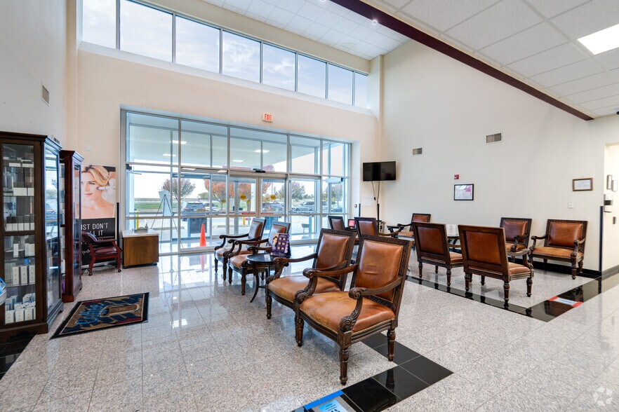 More Photos Of 701 E Rendon Crowley Rd, Burleson Office For Sale