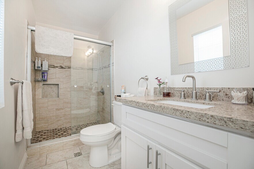 More Photos Of 2014-2016 Peyton Ave, Burbank Apartments For Sale