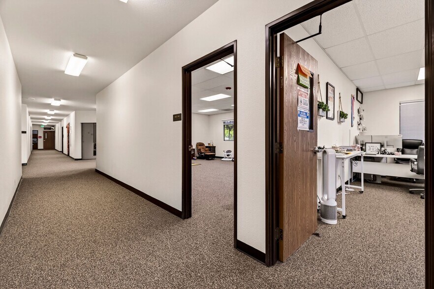 More Photos Of 604 E Walker St, Orland Office For Sale