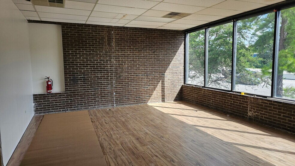 More Photos Of 443 Congaree Rd, Greenville Freestanding For Lease
