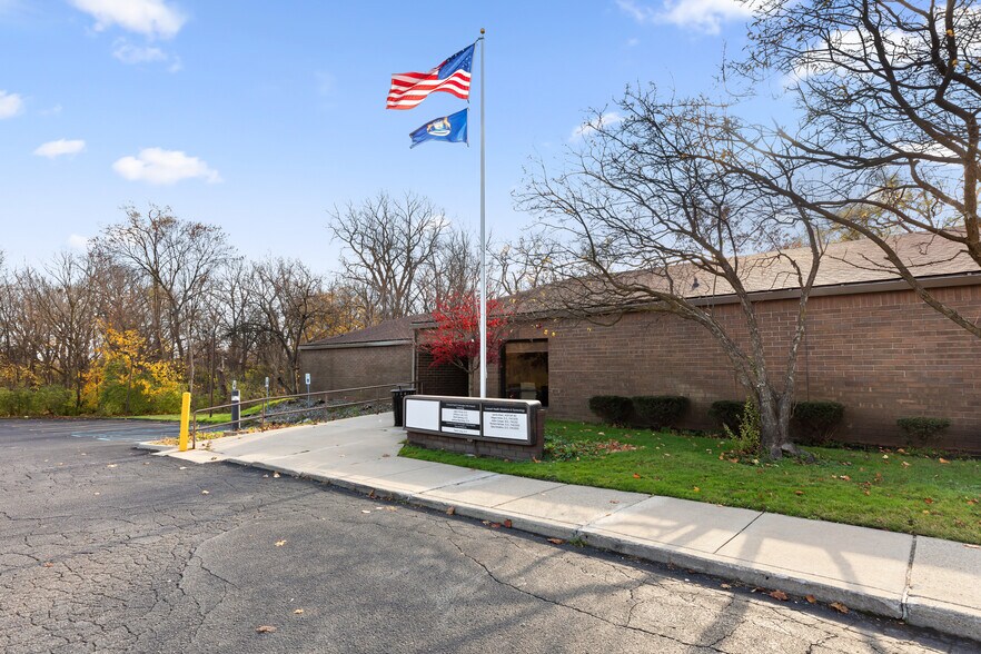 More Photos Of 28711 8 Mile Rd, Livonia Medical For Lease