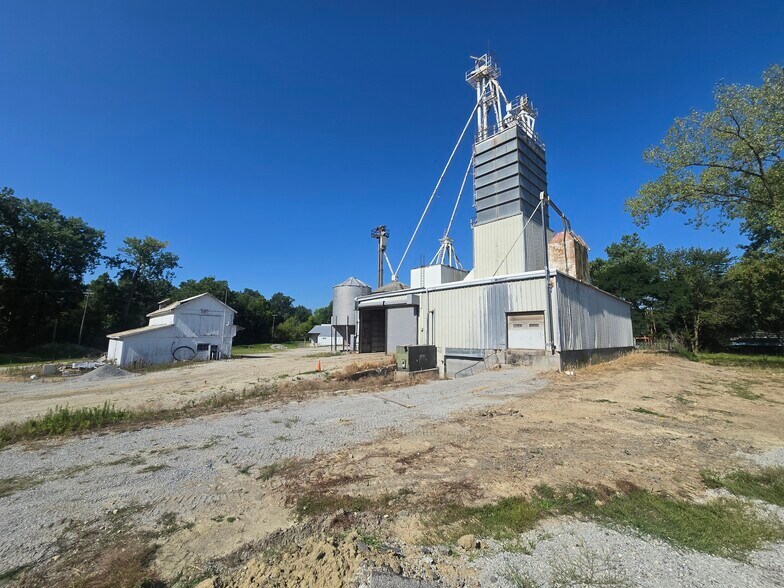 More Photos Of 10199 S Wayne Rd, Warren Showroom For Sale