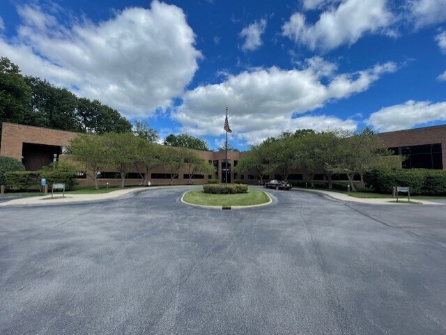 More Photos Of 1684 Woodlands Dr, Maumee Office For Lease