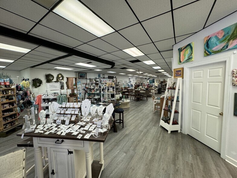 More Photos Of 4620 Oleander Dr, Wilmington Freestanding For Lease
