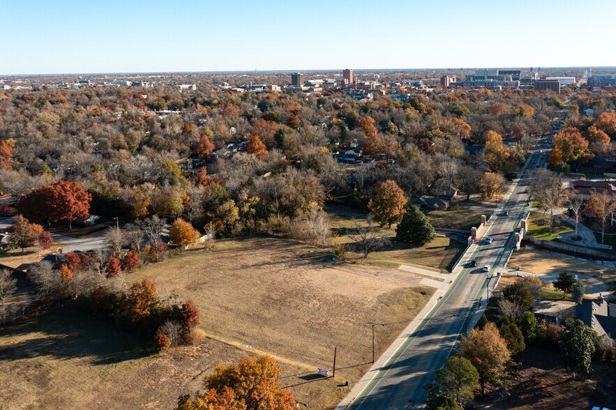 More Photos Of 1031 W Lindsey St, Norman Land For Sale