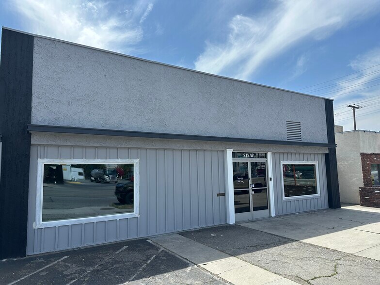 Primary Photo Of 212 W Magnolia Blvd, Burbank Light Distribution For Lease