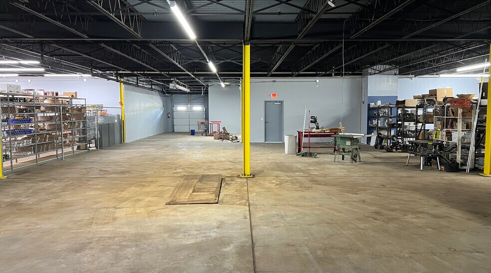 More Photos Of 224 N Stewart Ave, Springfield Warehouse For Lease