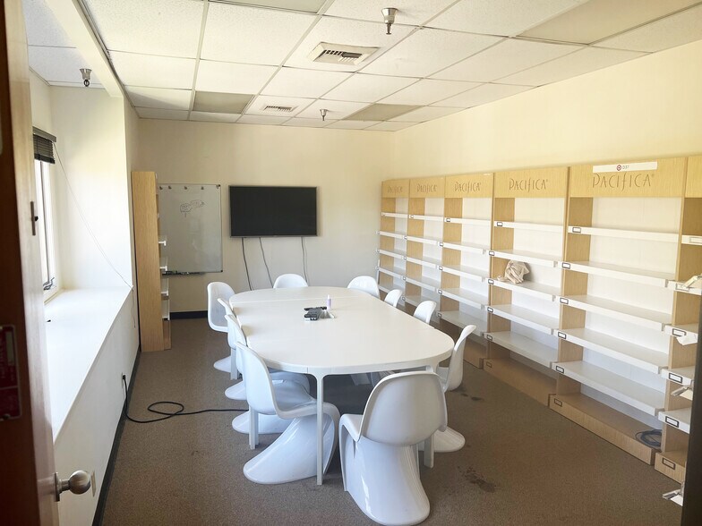 More Photos Of 1110 Eugenia Pl, Carpinteria Office For Lease