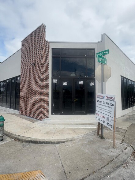 Primary Photo Of 2215 N Federal Hwy, Hollywood Freestanding For Lease