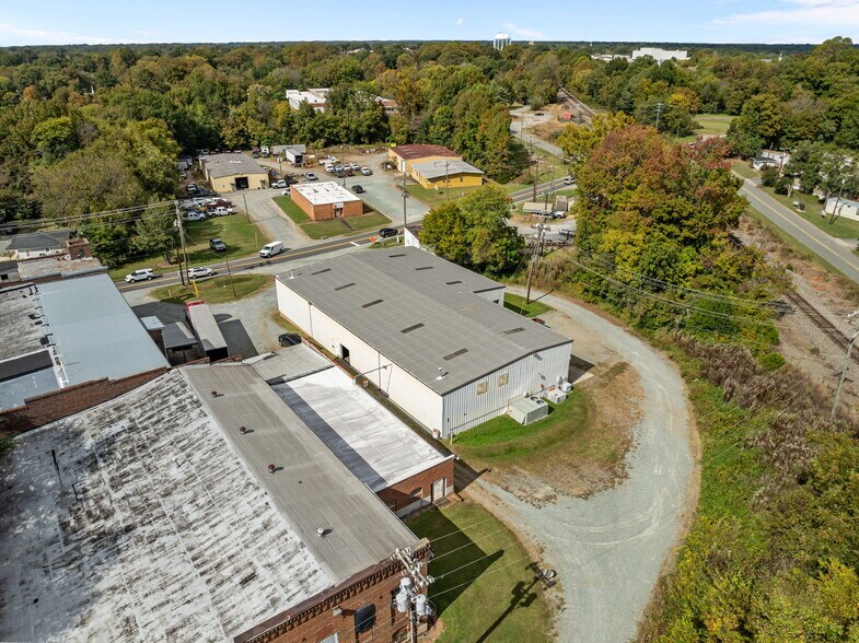 More Photos Of 913 Washington St, Graham Manufacturing For Sale