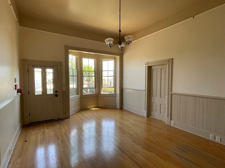 More Photos Of 425 W Blanco Rd, Salinas Office For Lease