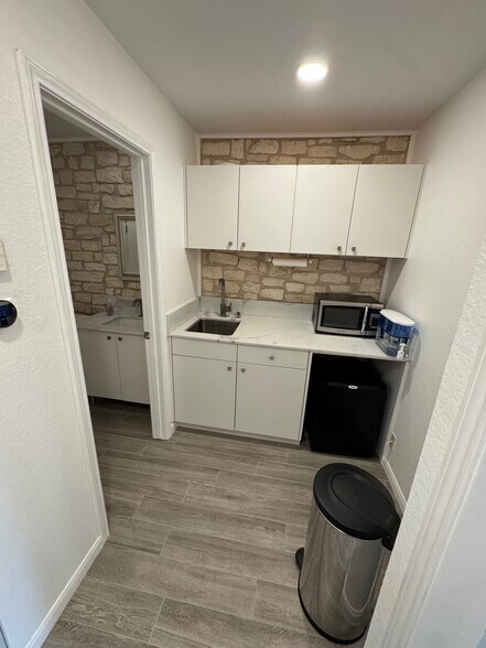 More Photos Of 5524 Bee Caves Rd, Austin Office For Sale