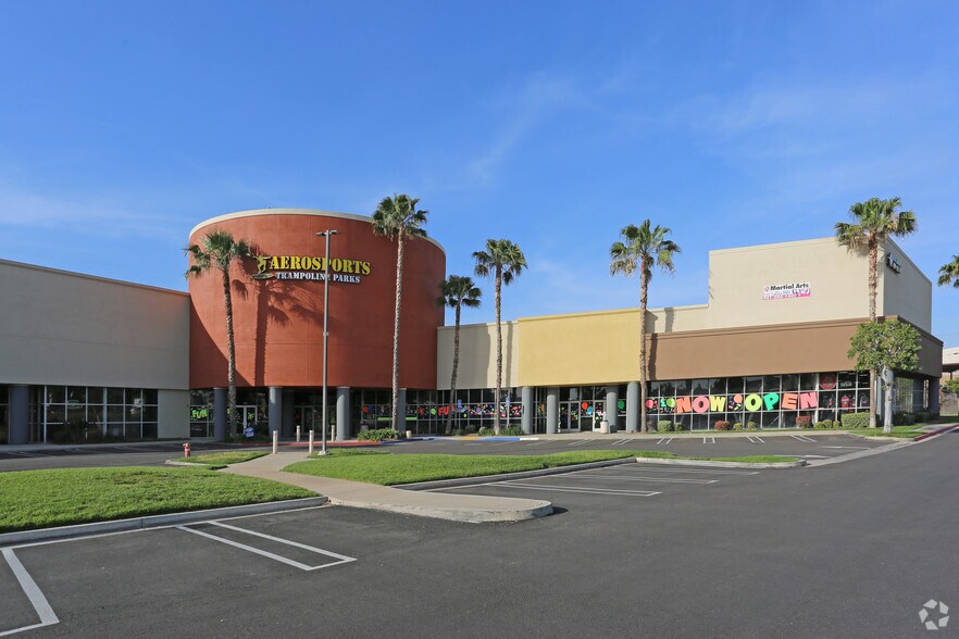 More Photos Of 275-280 Teller St, Corona Unknown For Lease