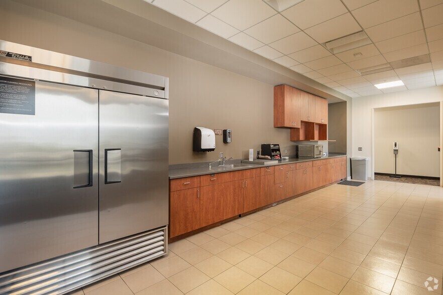 More Photos Of Hospitality Ln @ Tippecanoe, San Bernardino Unknown For Lease
