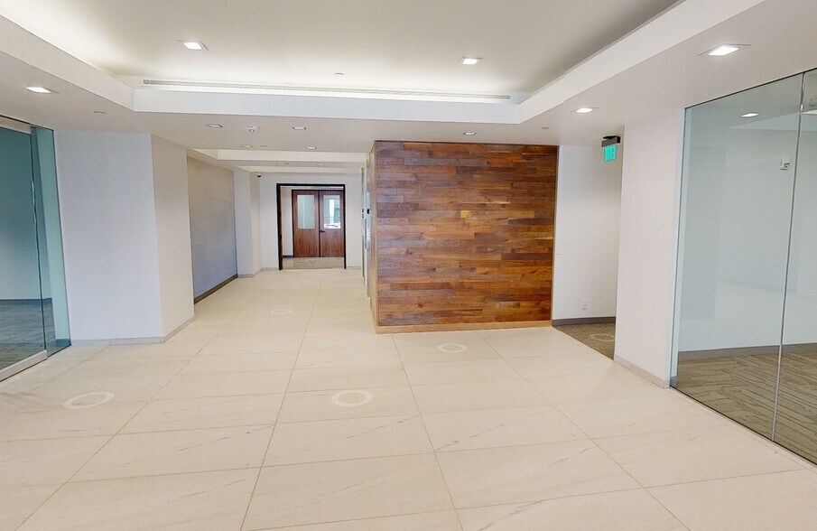 More Photos Of 10221 Wateridge Cir, San Diego Unknown For Lease