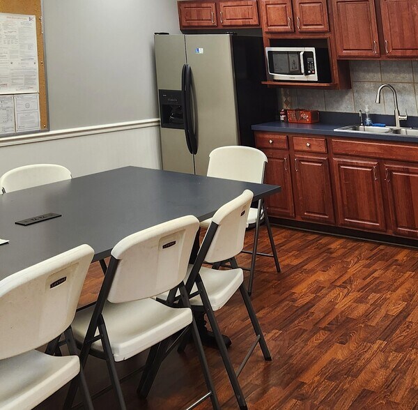 More Photos Of 20365 Progress Dr, Strongsville Warehouse For Lease