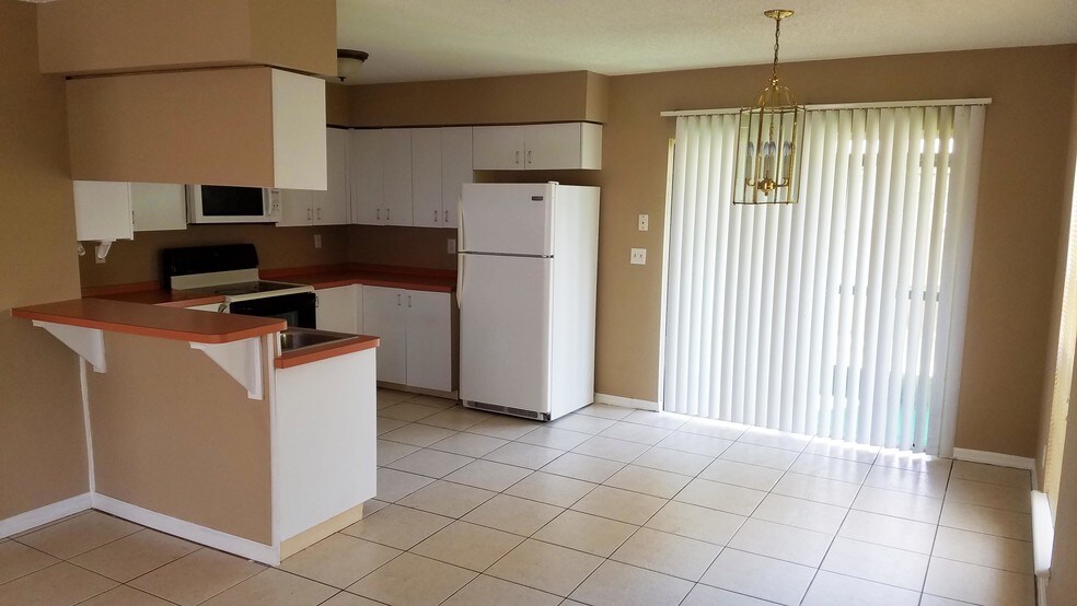 More Photos Of 128 Douglas Rd W, Oldsmar Apartments For Sale