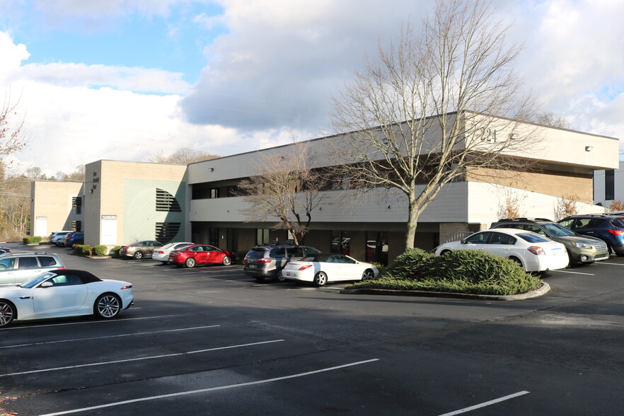 Primary Photo Of 224 S Peters Rd, Knoxville Medical For Lease