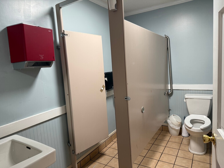 More Photos Of 1013 S Main St, Landis Restaurant For Sale