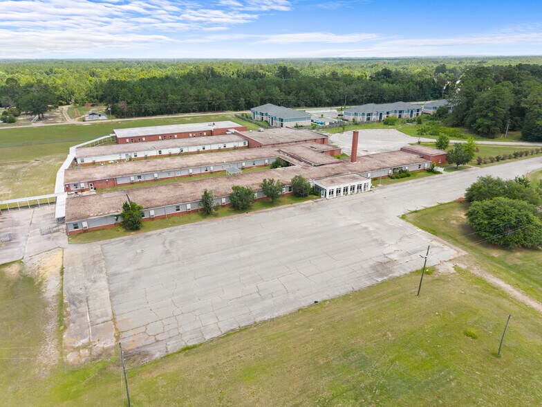 More Photos Of 220 Landrum Dr, Millen Schools For Sale