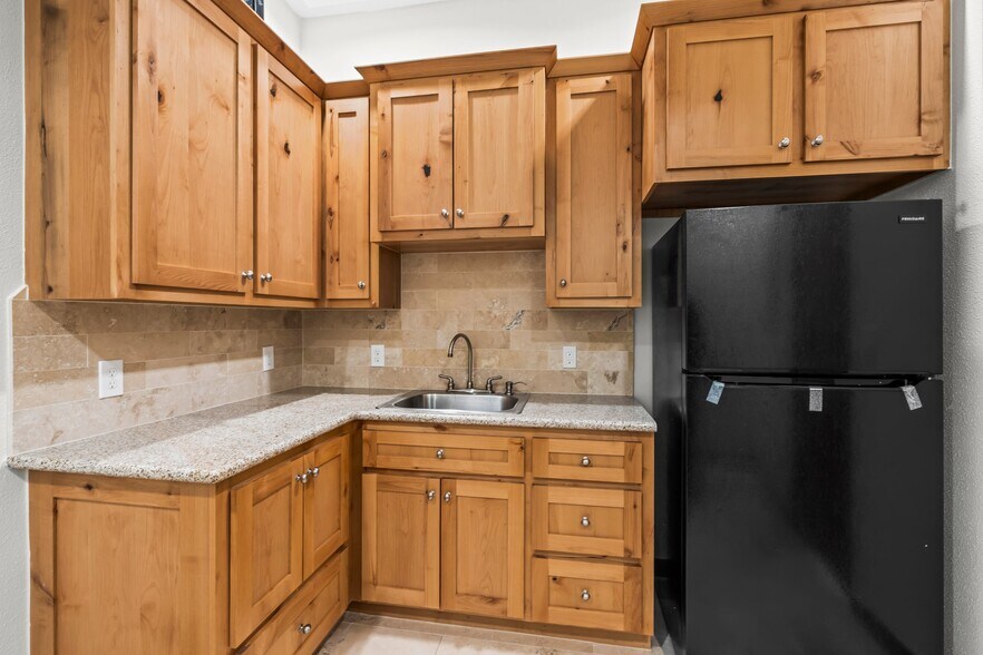 More Photos Of 25329 Budde Rd, The Woodlands Unknown For Lease