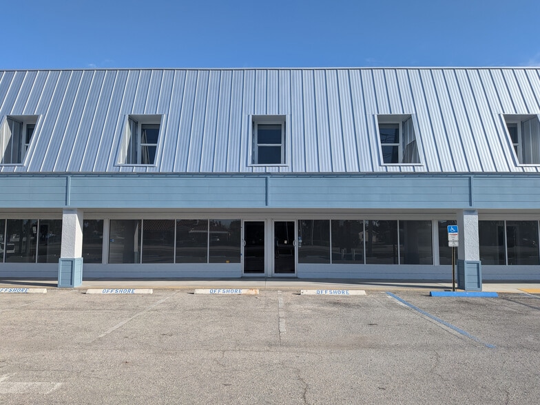 More Photos Of 16731 Mcgregor Blvd, Fort Myers General Retail For Lease