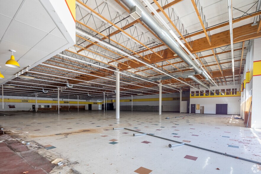 More Photos Of 1405 N 99 Hwy, Cottage Grove Supermarket For Sale