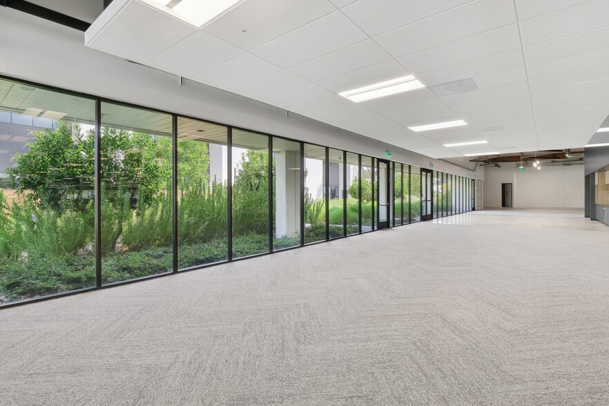 More Photos Of 30 W Montague Expy, San Jose Research And Development For Lease