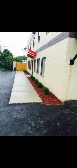 More Photos Of 16400 S Dixie Hwy, Markham Truck Terminal For Lease