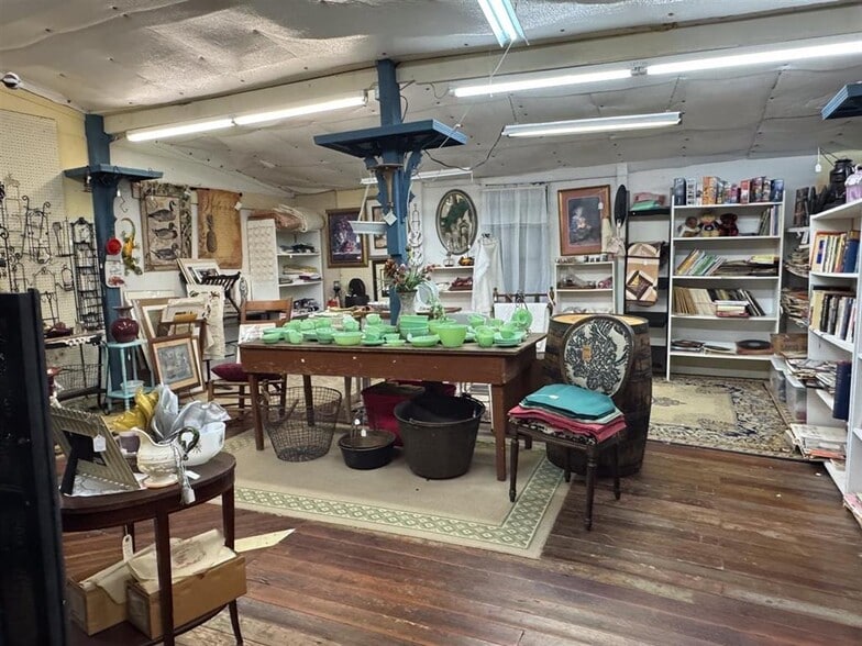 More Photos Of 104 E Railroad Ave, Glendale Freestanding For Sale