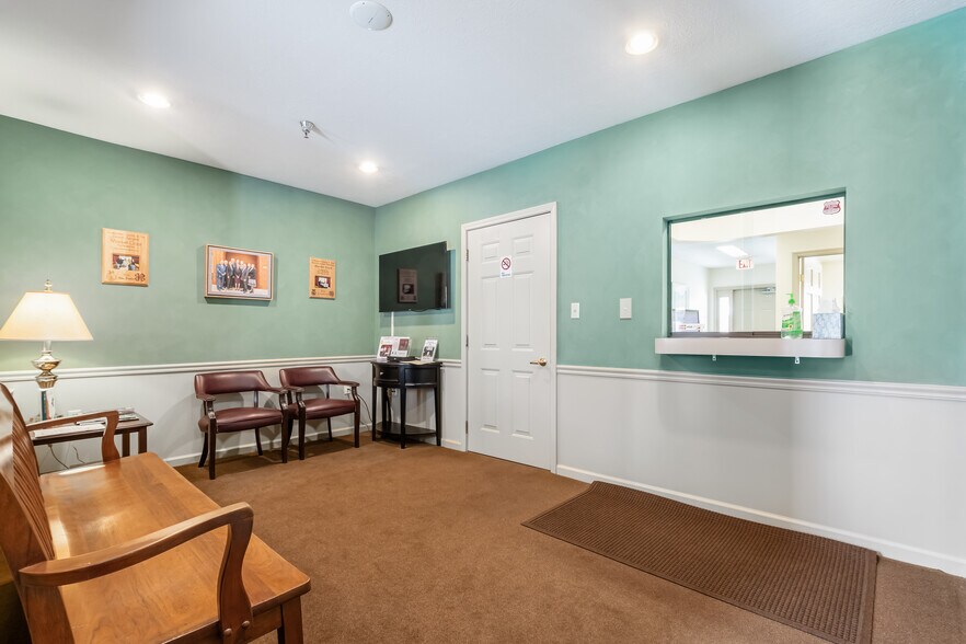 More Photos Of 240 S 4th St, Coshocton Office For Lease